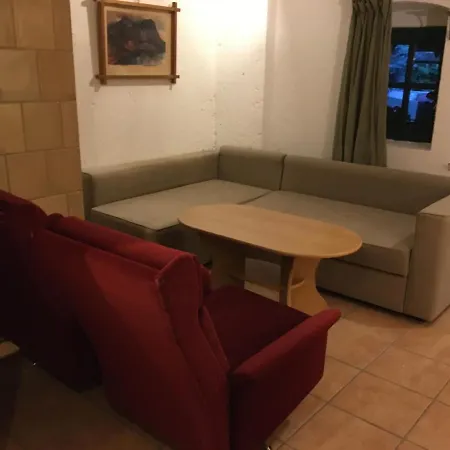 Nyitva Apartman *