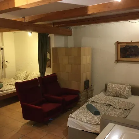 Nyitva Apartman *