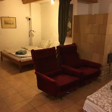 Nyitva Apartman *