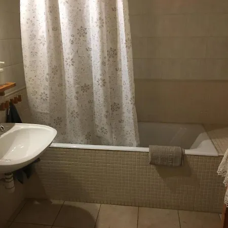 Nyitva Apartman *